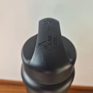 Laken Termo 1L Negro