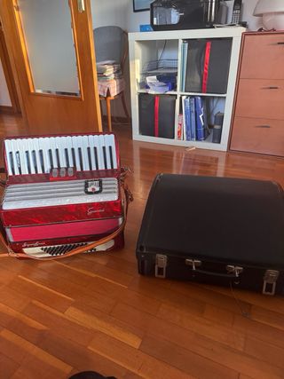 NUEVO Acordeón GUERRINI SUPERLUXE Rojo