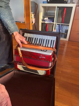 NUEVO Acordeón GUERRINI SUPERLUXE Rojo