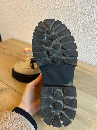 Mocasines Beige y Negro con Cadena