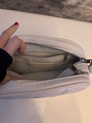 Bolso Bershka acolchado cadena