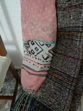 Bufandas y pañuelo multicolor