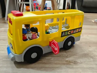 Autobús escolar Fisher Price de juguete con figura