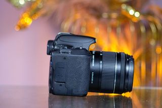 Canon EOS 200D + EF-S 18-55mm IS STM