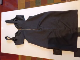 Vestido negro fiesta con cortes