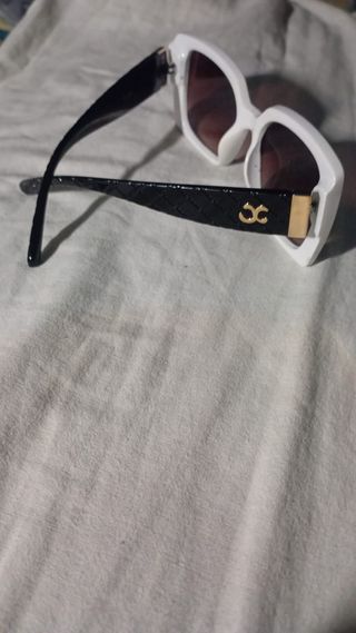 Gafas de sol Chanel blancas y negras originales