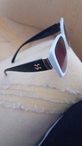 Gafas de sol Chanel blancas y negras originales