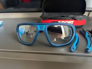 Occhiali sportivi Versport blu nuovi