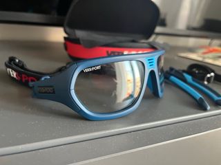 Occhiali sportivi Versport blu nuovi