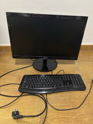 Pantalla Philips y Teclado Microsoft