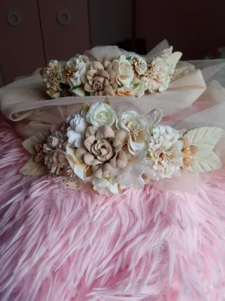 Corona y lazo vestido comunión beige/blanco