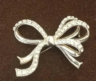 Spilla vintage fiocco strass argento