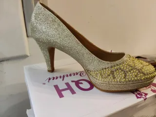 Zapatos dorados tacón talla 38 sin estrenar