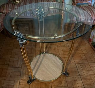 Mesita auxiliar cristal y metal dorado