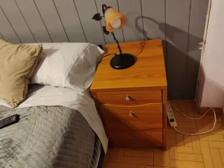 Cómoda y mesitas de madera