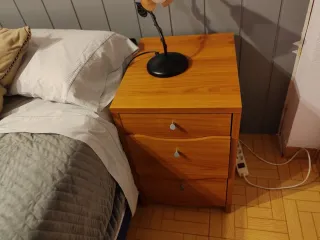 Cómoda y mesitas de madera