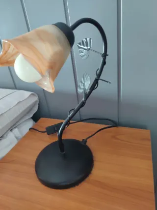 Cómoda y mesitas de madera