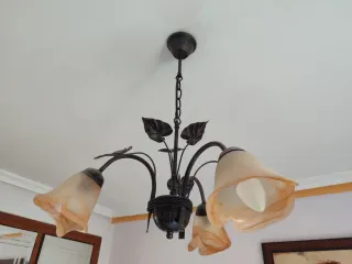 Cómoda y mesitas de madera