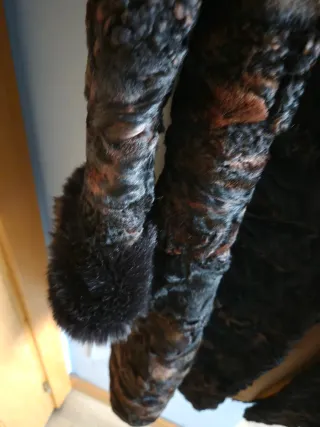 Abrigo entallado de astracán