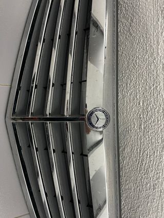 Parrilla Delantera Mercedes Cromada