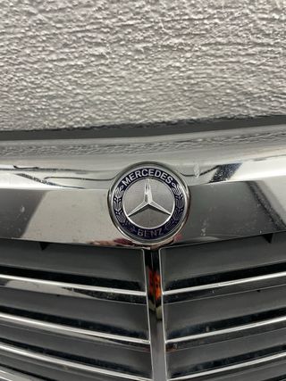 Parrilla Delantera Mercedes Cromada