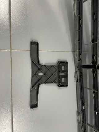 Parrilla Delantera Mercedes Cromada