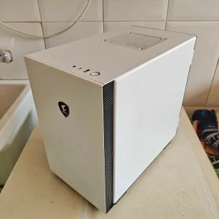 Caja de PC NZXT Blanca