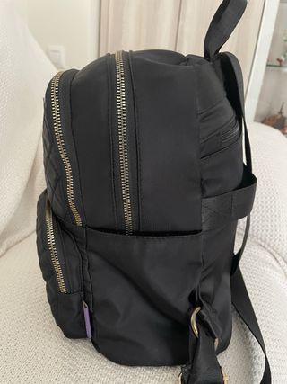 Mochila negra 34x31cm, en perfectas condiciones