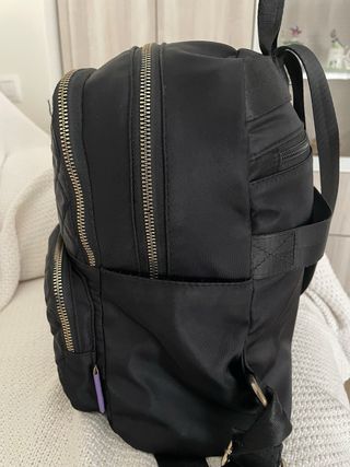 Mochila negra 34x31cm, en perfectas condiciones