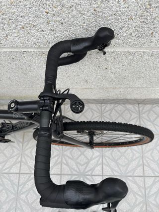 Megamo Jakar 30 (doble plato) color negro talla M