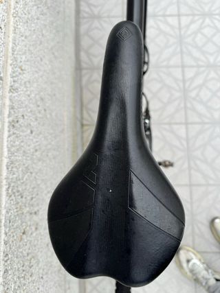 Megamo Jakar 30 (doble plato) color negro talla M