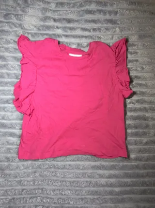Camiseta rosa con volantes