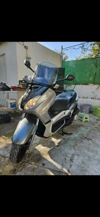 Yamaha X-MAX 250cc