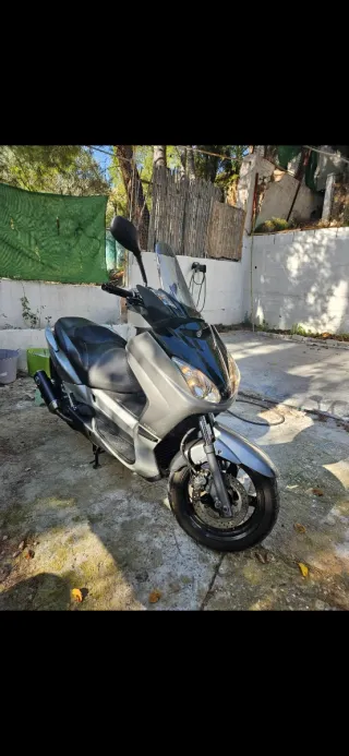 Yamaha X-MAX 250cc