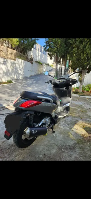 Yamaha X-MAX 250cc