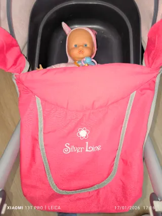 Carrito de muñecas rosa y gris