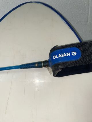 Tabla de surf azul con estrellas