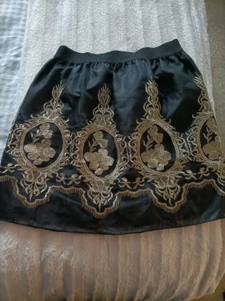 Falda negra tul bordada dorada talla única