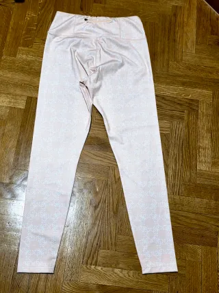 Mallas Guess rosas estampadas con logo