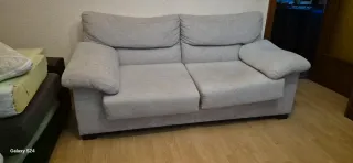Sofá de tela gris