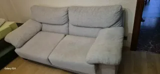 Sofá de tela gris