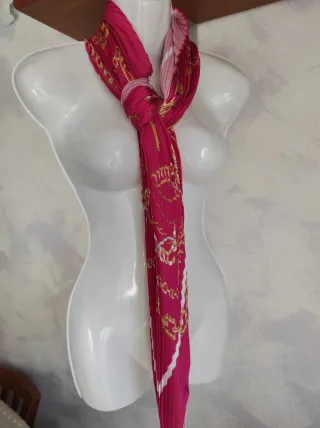 Foulard plissettato con catene oro