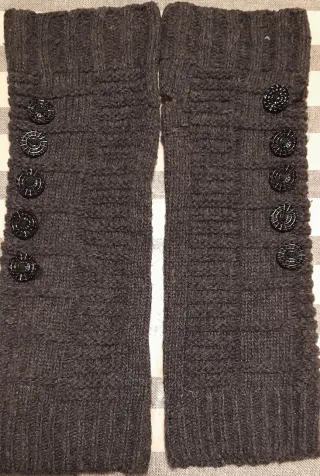 Scaldabraccia in lana con bottoni