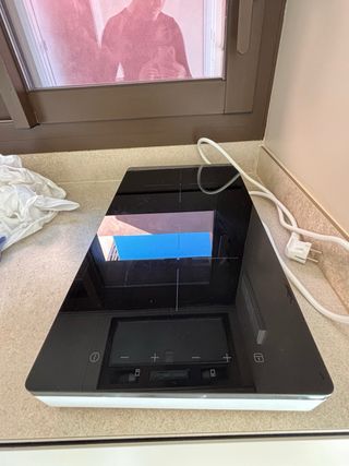 Cocina completa beige y con acabados en negro