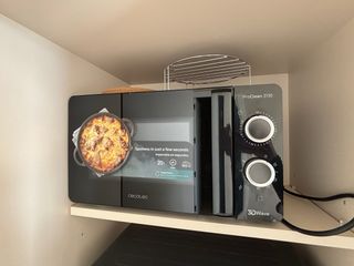 Cocina completa beige y con acabados en negro