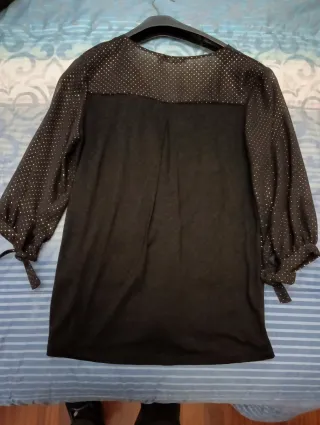 Camiseta fiesta negra con topos dorados a estrenar