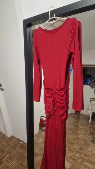 Vestido largo Shein rojo, va mejor con talla S y M