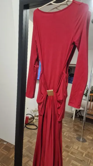 Vestido largo Shein rojo, va mejor con talla S y M