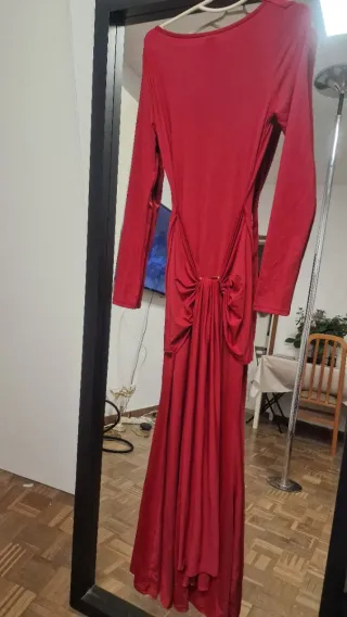 Vestido largo Shein rojo, va mejor con talla S y M