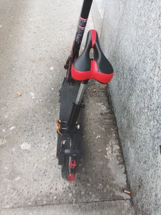 Patinete eléctrico con asiento